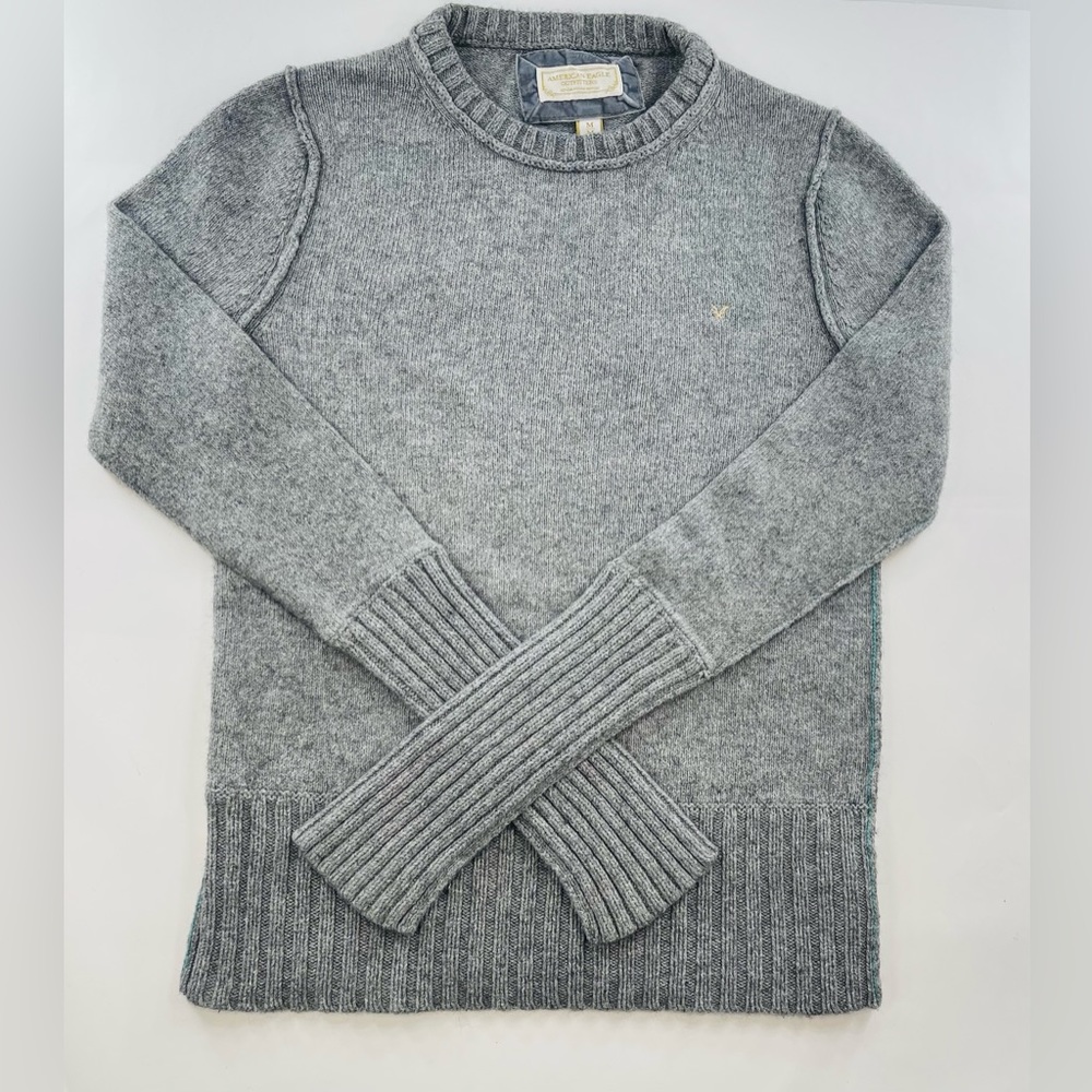 🍂 AMERICAN EAGLE OUTFITTERS Gray Sweater – Size Medium 🍂
